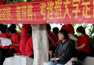 有種堅(jiān)持叫“張桂梅送考”