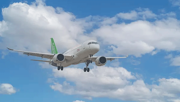 C919首飛成功,C919大飛機試飛,航空電子膠水,電子膠粘劑生產(chǎn)商.gif